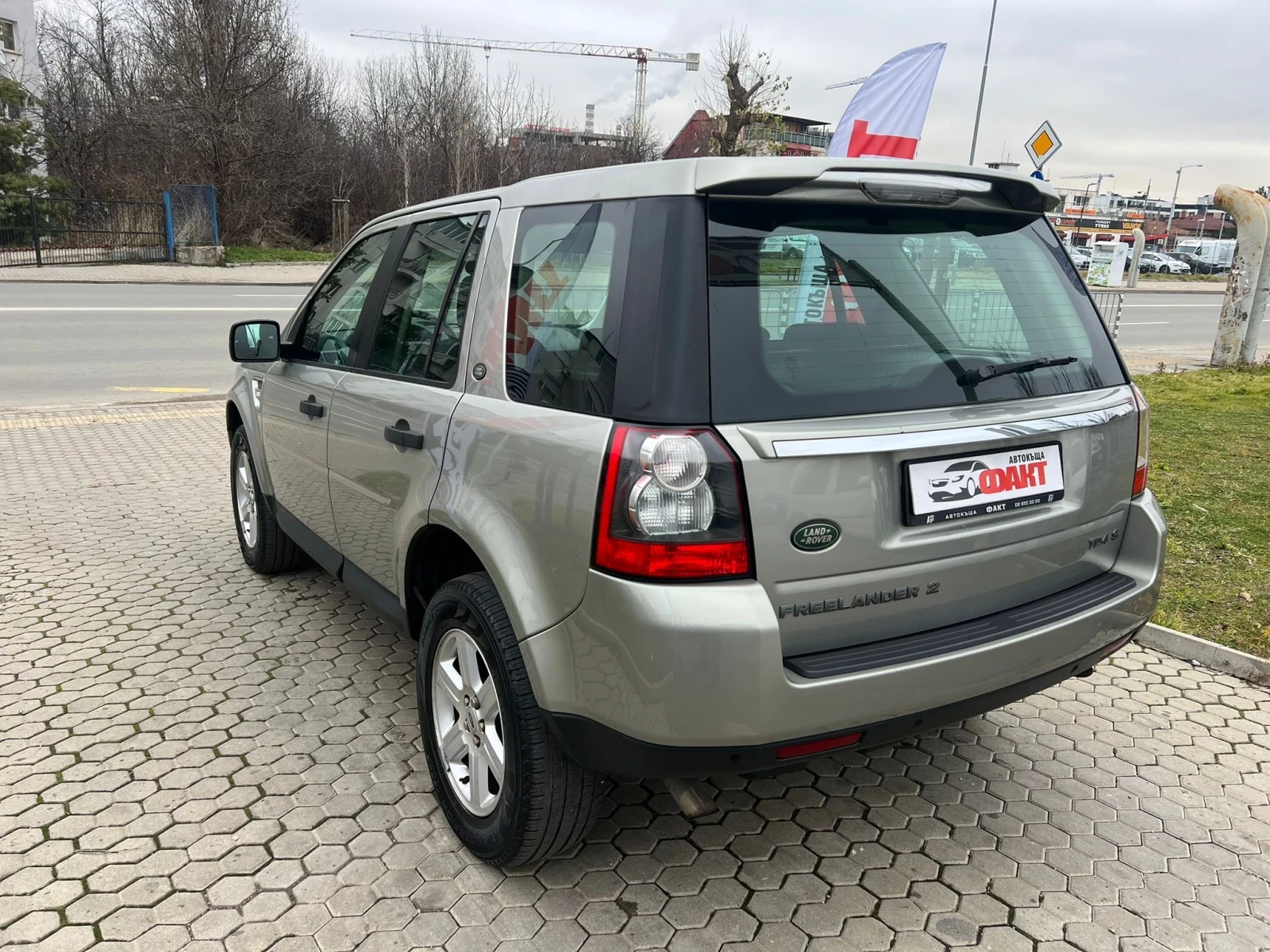 Land Rover Freelander 2.2TD4/4х4/РЕАЛНИ КМ ! ! !  - изображение 6