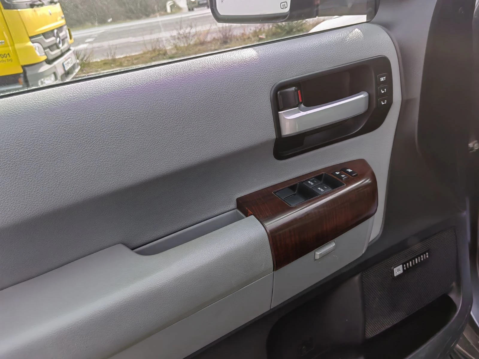 Toyota Sequoia 5.7i Platinum | Mobile.bg   12