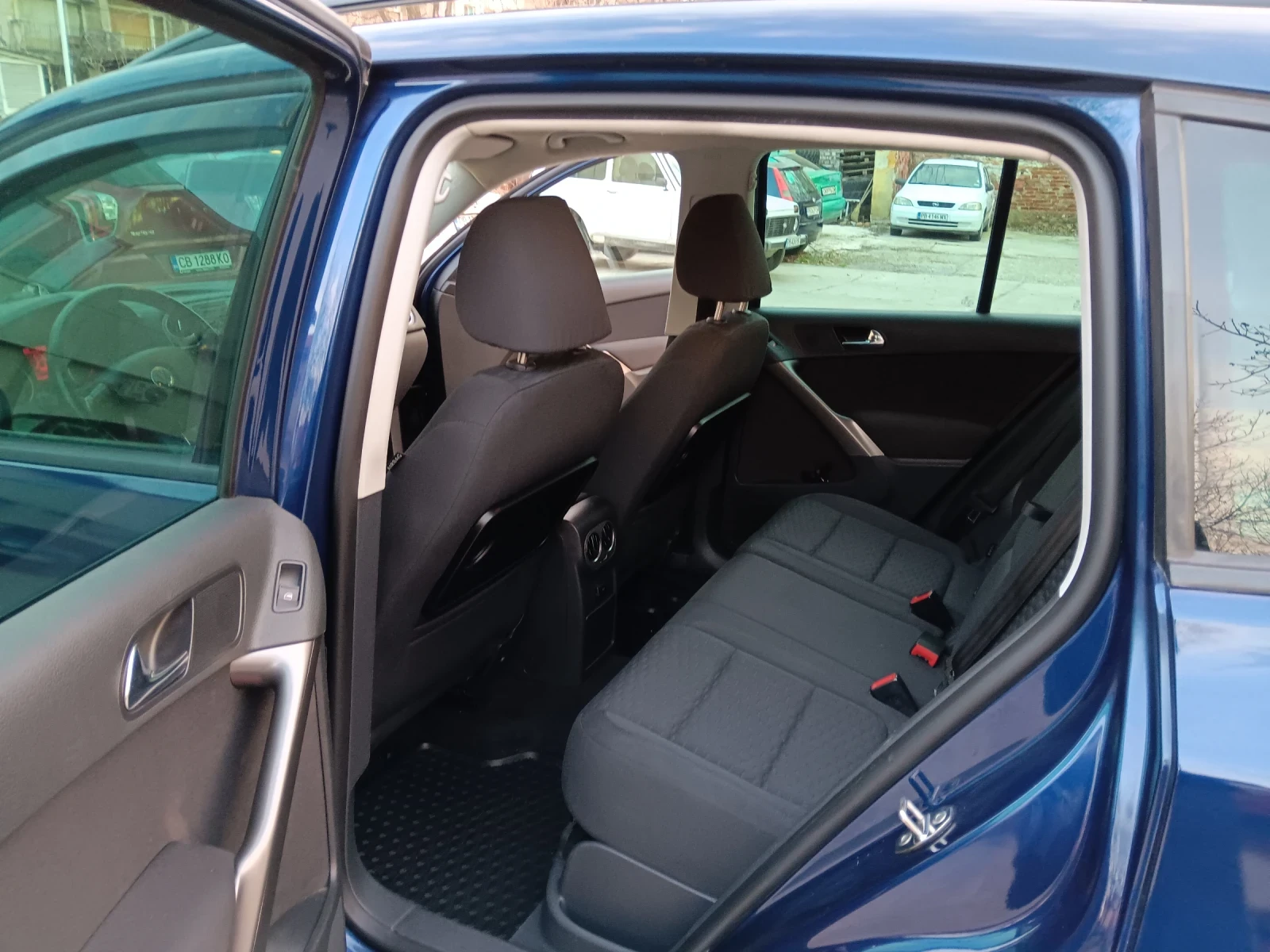 VW Tiguan 2.0TDI, снимка 10 - Автомобили и джипове - 53725616