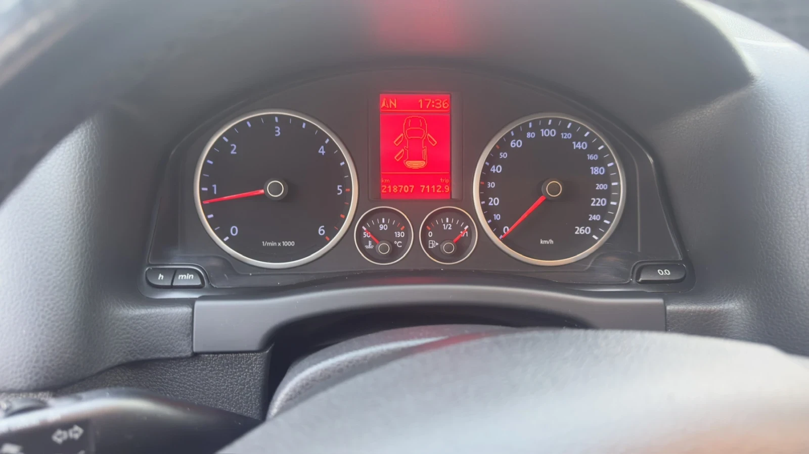 VW Tiguan 2.0TDI, снимка 6 - Автомобили и джипове - 53725616