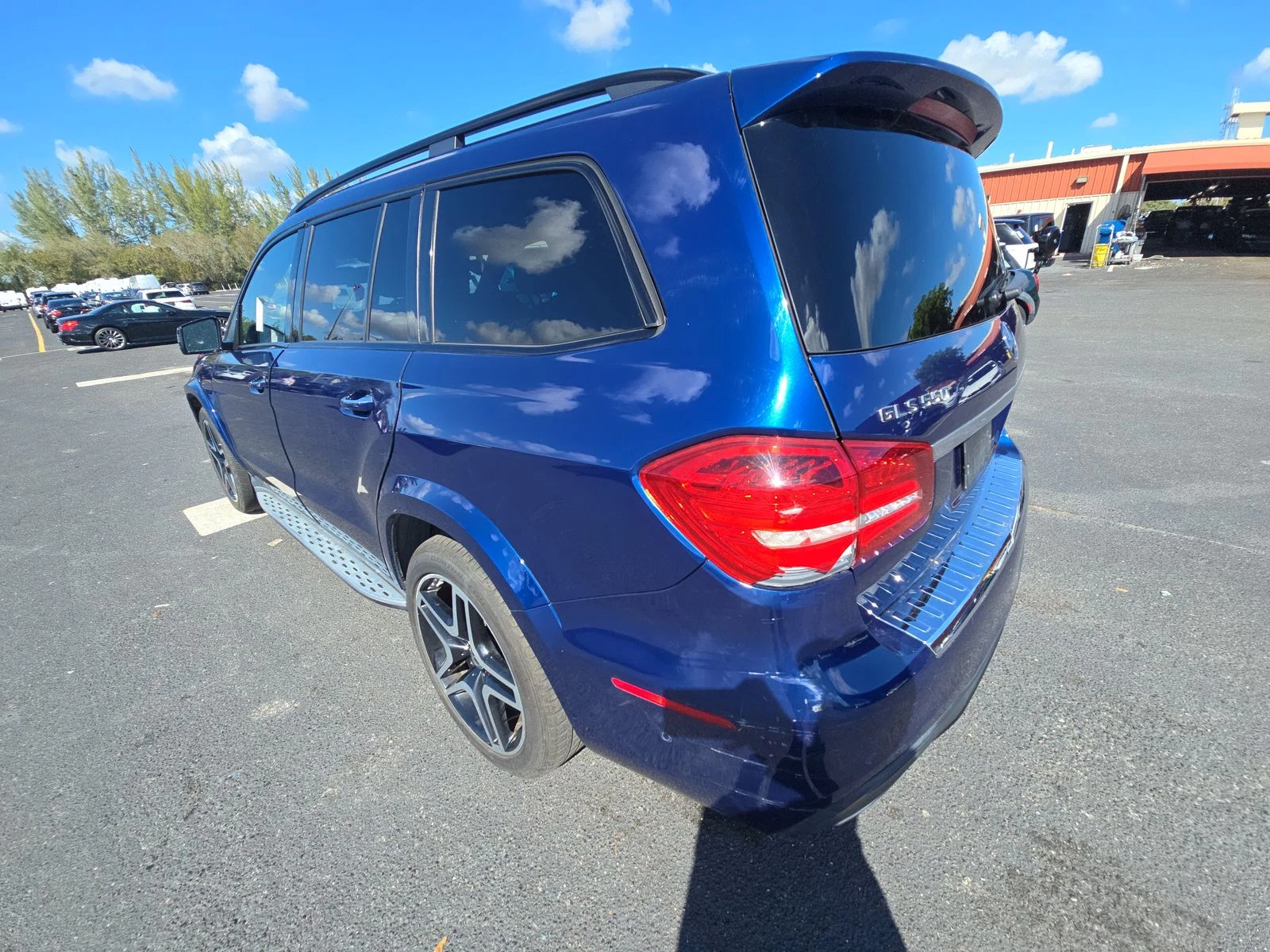 Mercedes-Benz GLS 500 AMG* PACK* ДИСТРОНИК* ПОДГРЕВ* ОБДУХВАНЕ* HARMON* , снимка 4 - Автомобили и джипове - 53797863