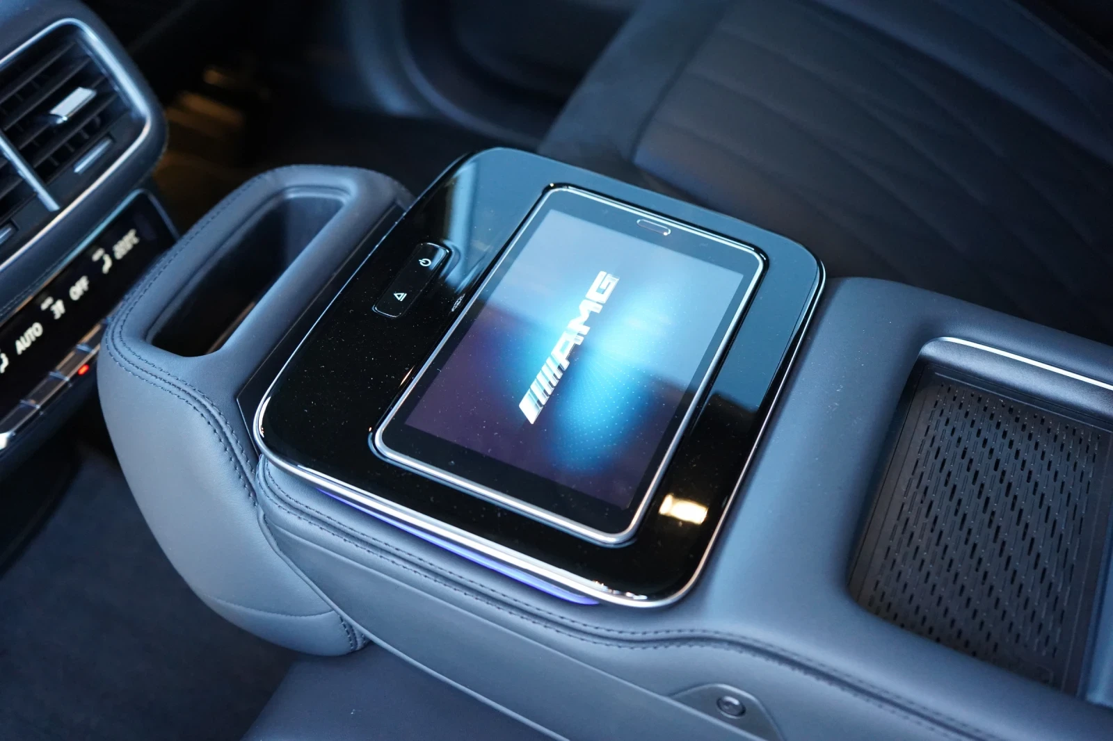 Mercedes-Benz GLE 63 S AMG 4M+ * CARBON* HEAD UP* DISTR* PANO* 360 CAM, снимка 16 - Автомобили и джипове - 54204413