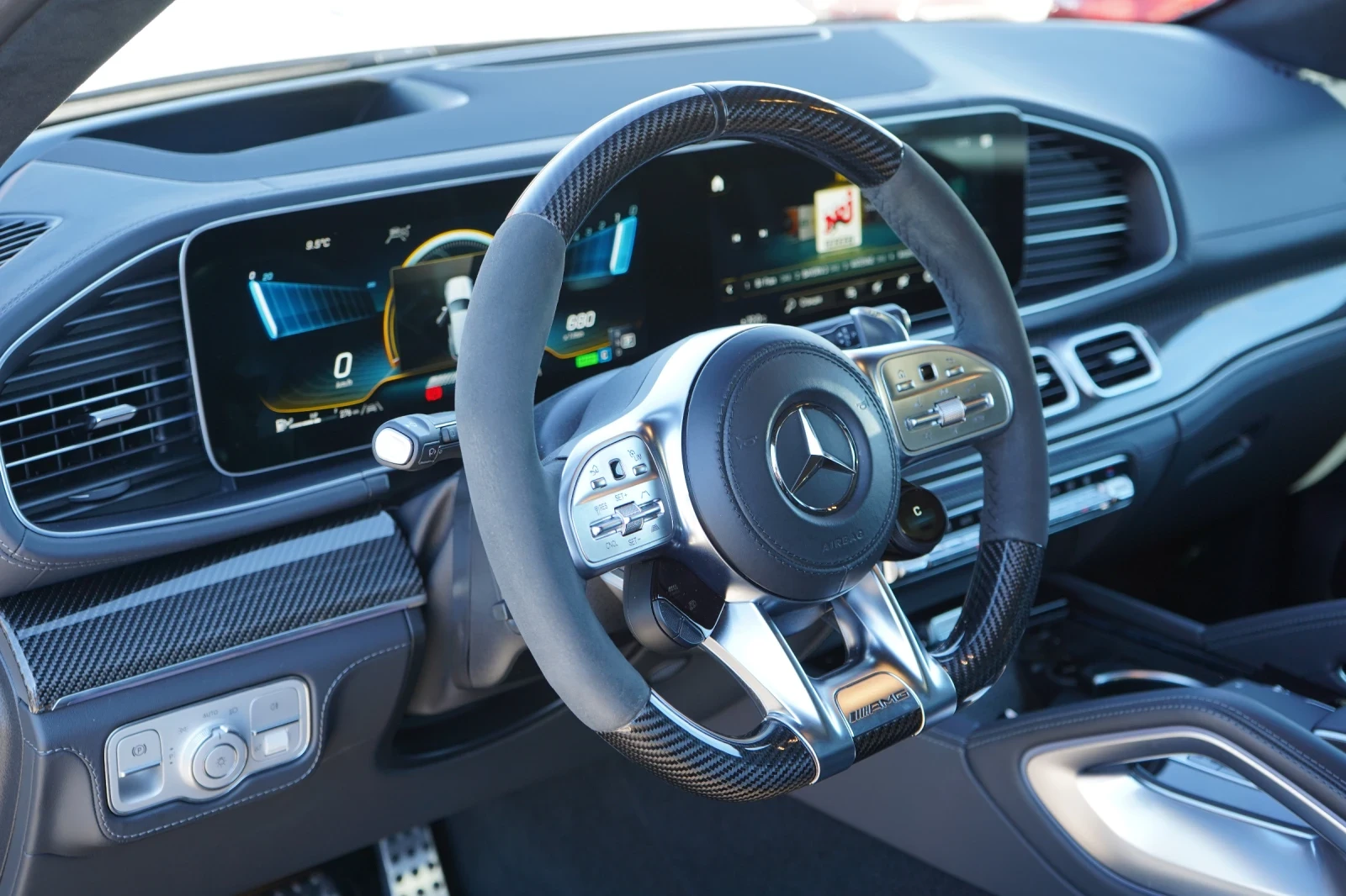 Mercedes-Benz GLE 63 S AMG 4M+ * CARBON* HEAD UP* DISTR* PANO* 360 CAM, снимка 9 - Автомобили и джипове - 54204413