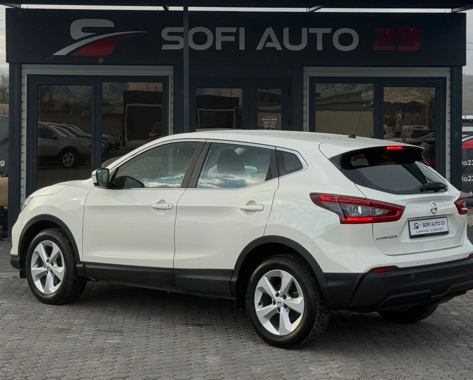 Nissan Qashqai 1.5dCI FULL, снимка 4 - Автомобили и джипове - 54242371