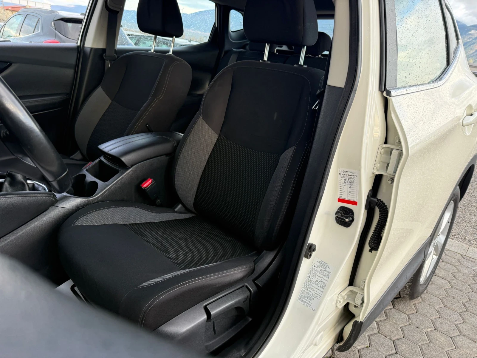 Nissan Qashqai 1.5dCI FULL, снимка 9 - Автомобили и джипове - 54242371