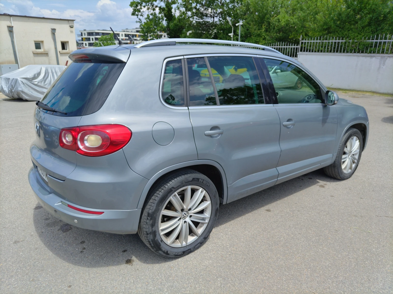 VW Tiguan 2.0TDI 4X4, снимка 4 - Автомобили и джипове - 54933699