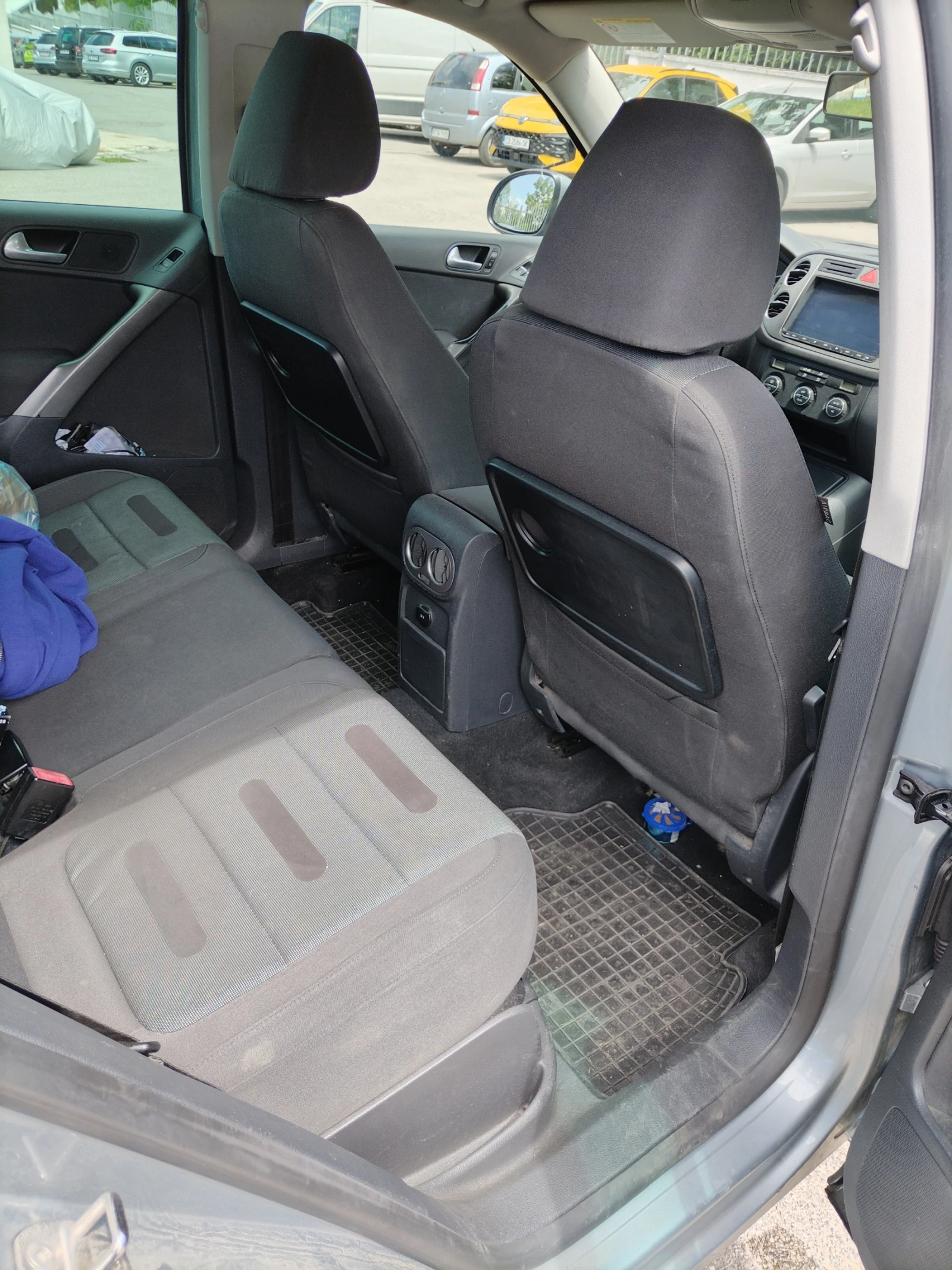 VW Tiguan 2.0TDI 4X4, снимка 8 - Автомобили и джипове - 54933699