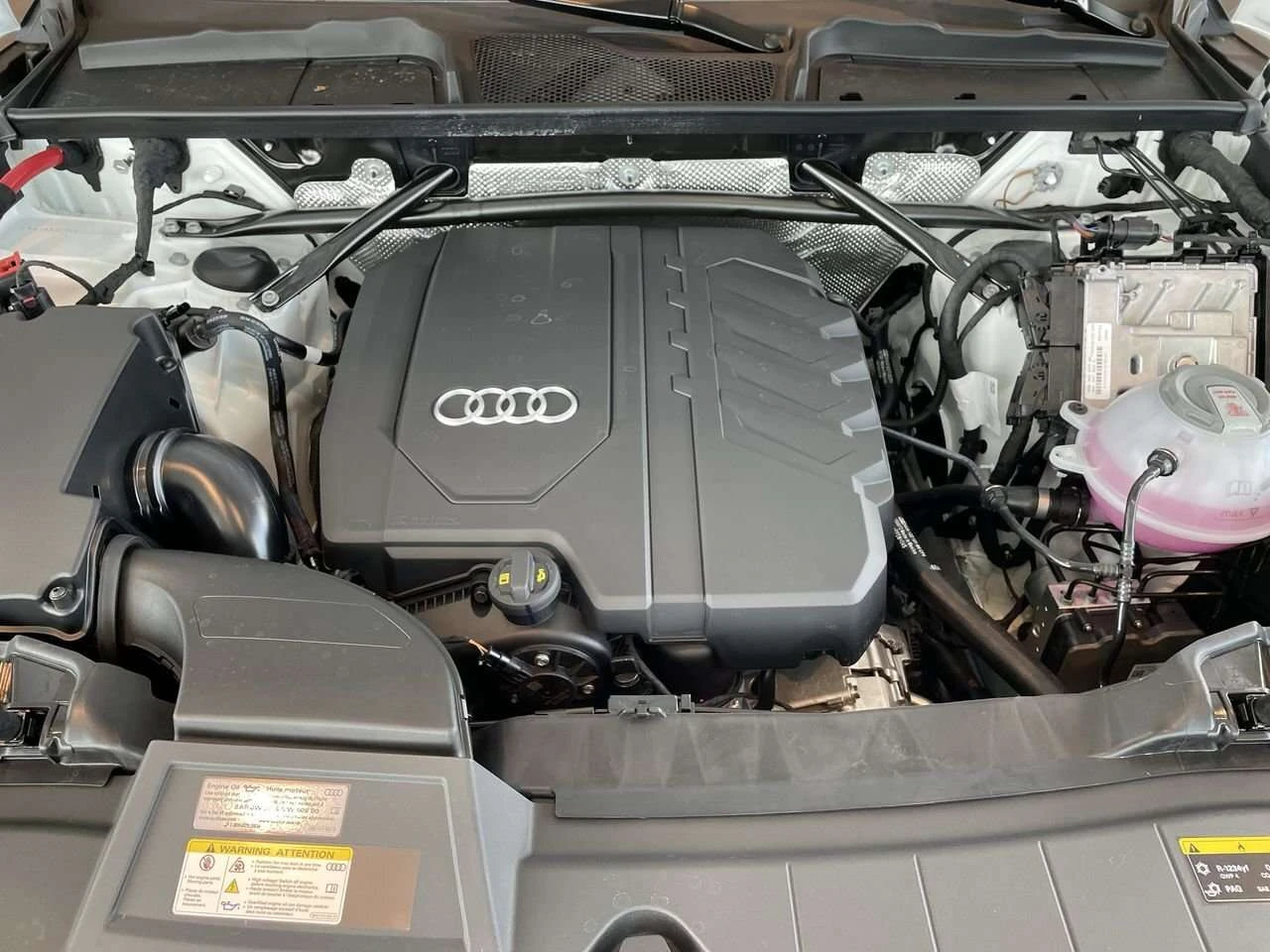 Audi Q5 2.0T / АВТОКРЕДИТ, снимка 17 - Автомобили и джипове - 55803740
