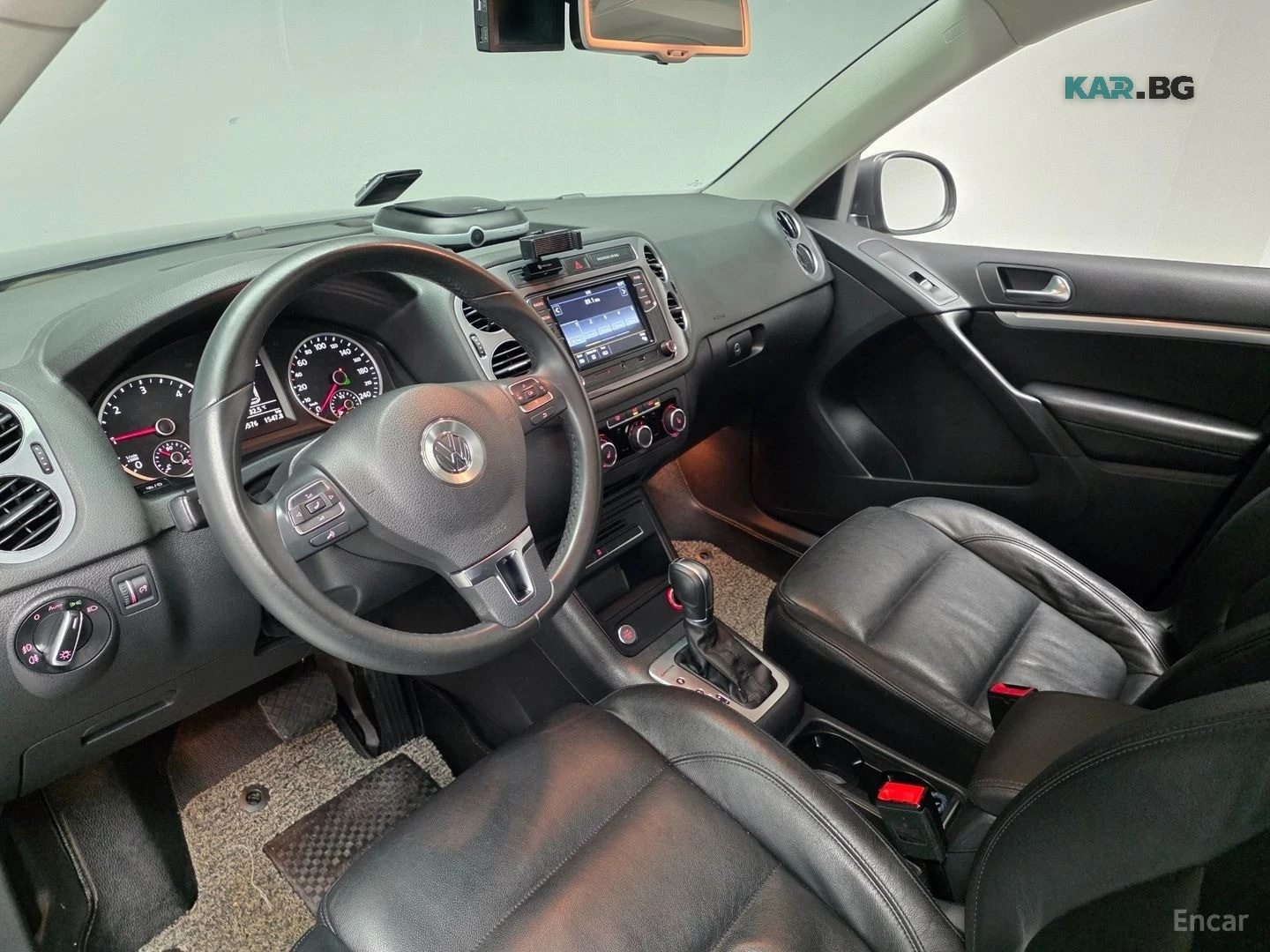 VW Tiguan 2.0 TDI COMFORT* КОЖА* ПОДГРЕВ* КАМЕРА* НАВИ, снимка 9 - Автомобили и джипове - 56046974