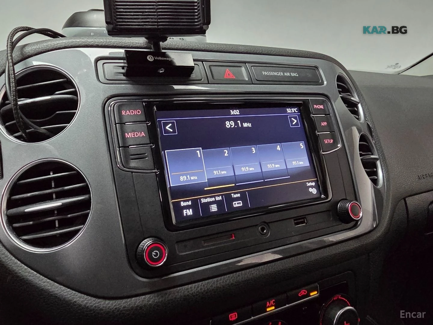 VW Tiguan 2.0 TDI COMFORT* КОЖА* ПОДГРЕВ* КАМЕРА* НАВИ, снимка 12 - Автомобили и джипове - 56046974