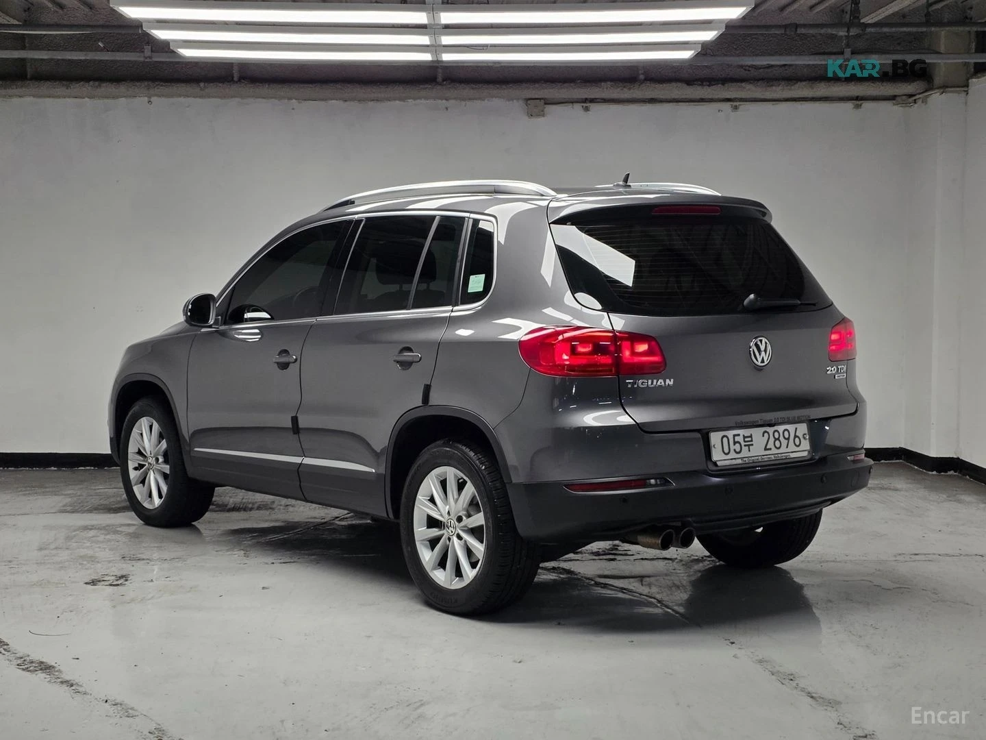 VW Tiguan 2.0 TDI COMFORT* КОЖА* ПОДГРЕВ* КАМЕРА* НАВИ, снимка 2 - Автомобили и джипове - 56046974