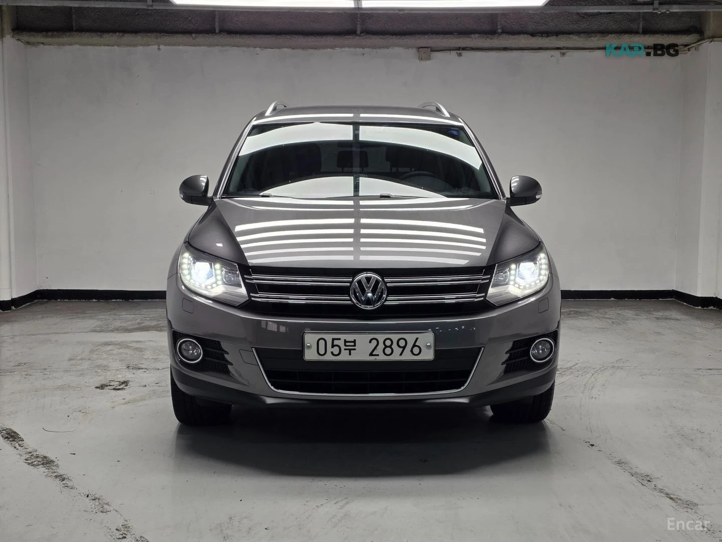 VW Tiguan 2.0 TDI COMFORT* КОЖА* ПОДГРЕВ* КАМЕРА* НАВИ, снимка 3 - Автомобили и джипове - 56046974