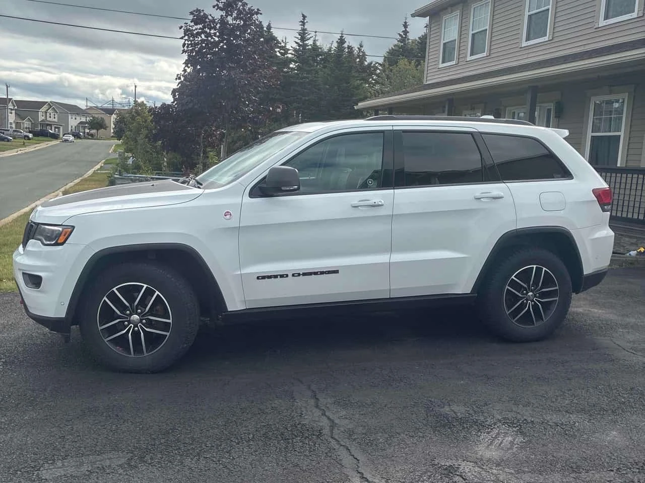 Jeep Grand cherokee * Trailhawk * CARFAX * , снимка 2 - Автомобили и джипове - 56184022