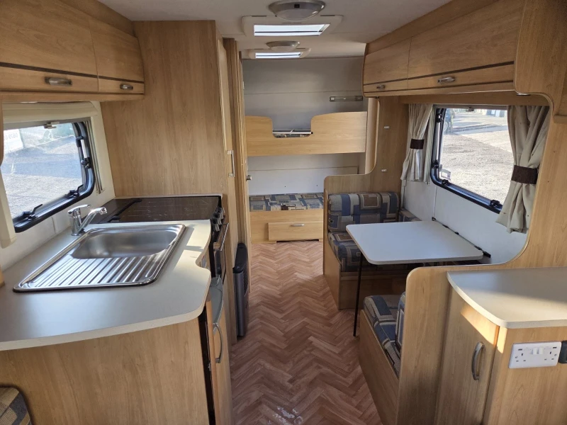 Каравана Други Lunar zenith 6 местна каравана, снимка 9 - Каравани и кемпери - 53137580