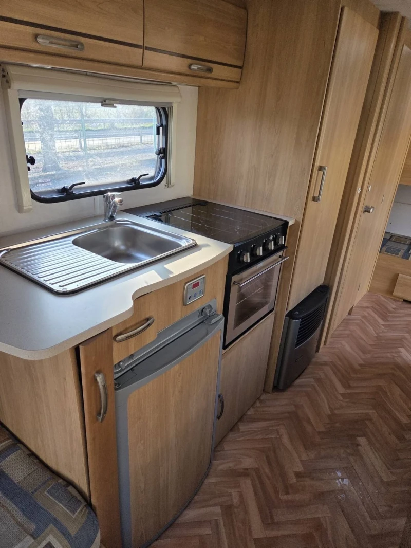 Каравана Други Lunar zenith 6 местна каравана, снимка 7 - Каравани и кемпери - 53137580