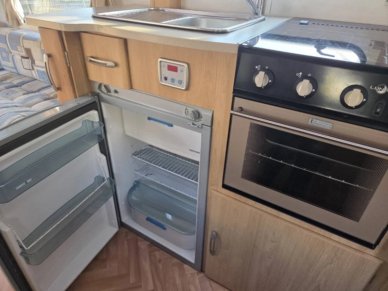 Каравана Други Lunar zenith 6 местна каравана, снимка 3 - Каравани и кемпери - 53137580