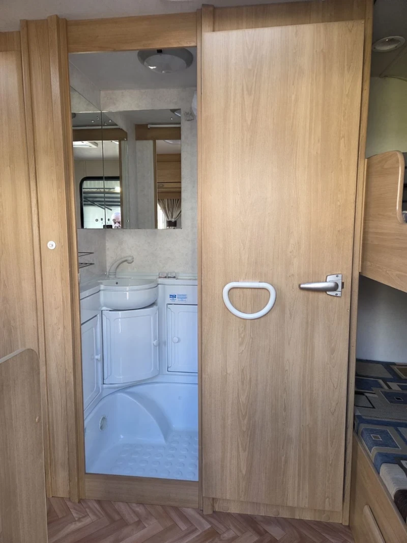 Каравана Други Lunar zenith 6 местна каравана, снимка 12 - Каравани и кемпери - 53137580