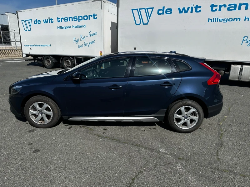 Volvo V40 Cross Country 2.0 ШВЕЙЦАРИЯ T4 AWD, снимка 8 - Автомобили и джипове - 47466633