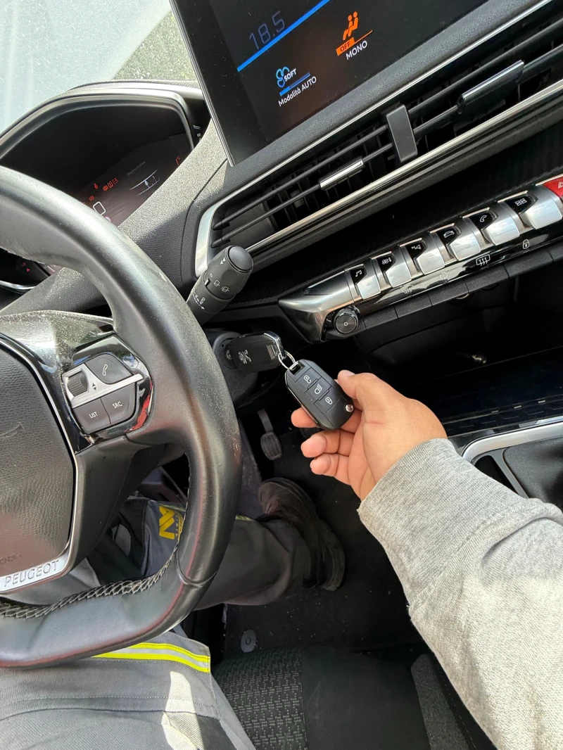 Peugeot 5008 5008 1.2бензин 2019, снимка 4 - Автомобили и джипове - 50507262