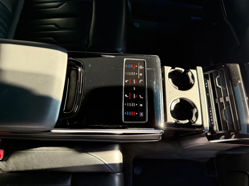 Audi S8 4.0TFSI V8MATRIX* АМБИЕНТ* 360* ОБДУХВАНЕ* B&O* So, снимка 16 - Автомобили и джипове - 52910698