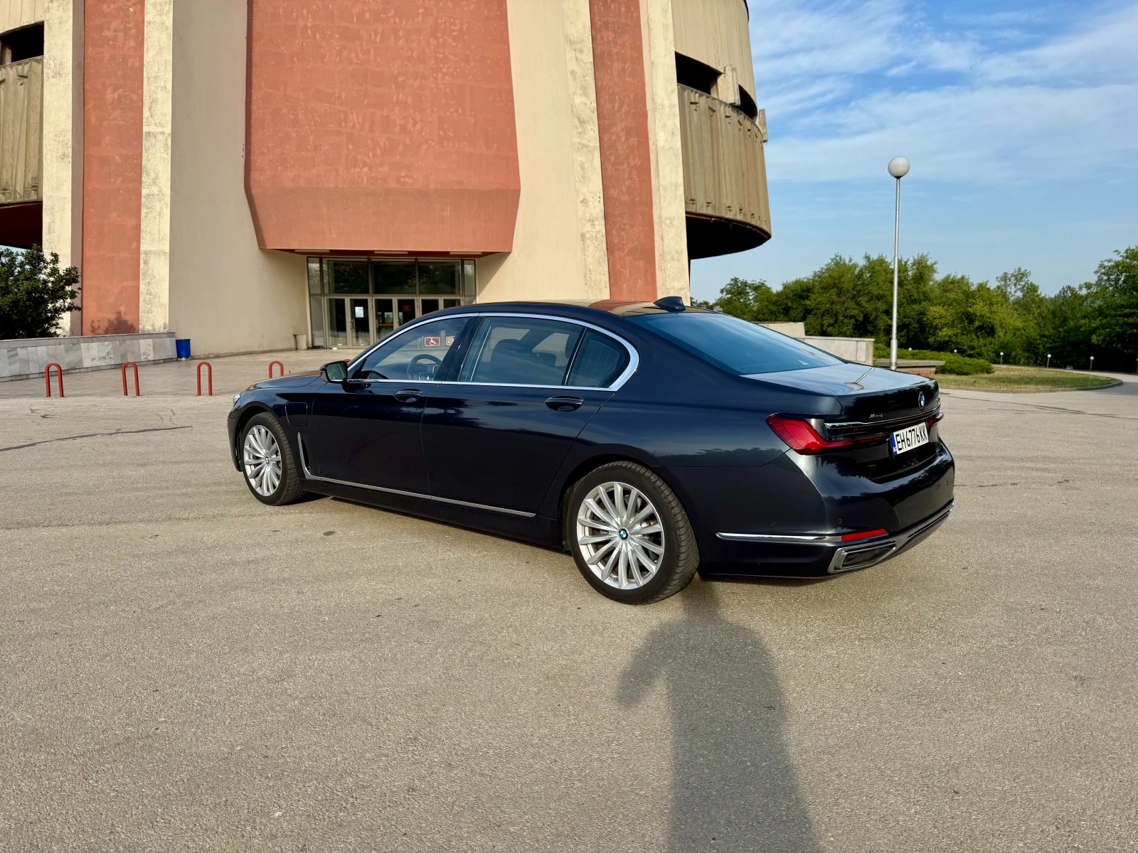 BMW 745 Le xDrive Pure Excellence Plug-In Hybrid - изображение 3