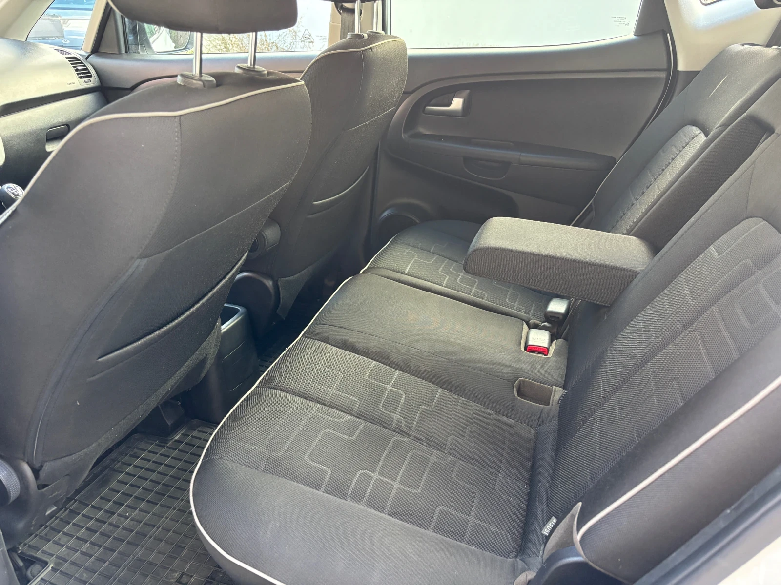 Kia Venga 1.4 CRDi | Mobile.bg � ����������� 11