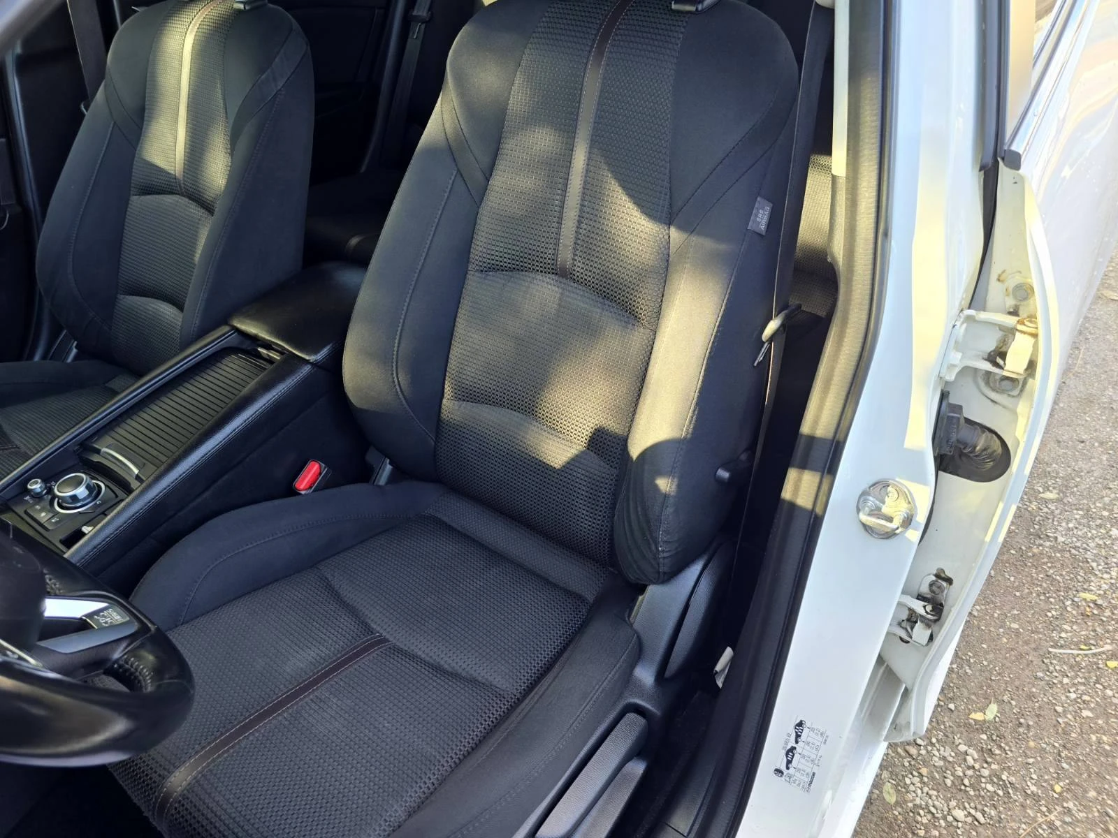 Mazda 3 КАТО НОВ/ФУЛ ЕКСТРИ/2.0i/SKYACTIV, снимка 12 - Автомобили и джипове - 53946568