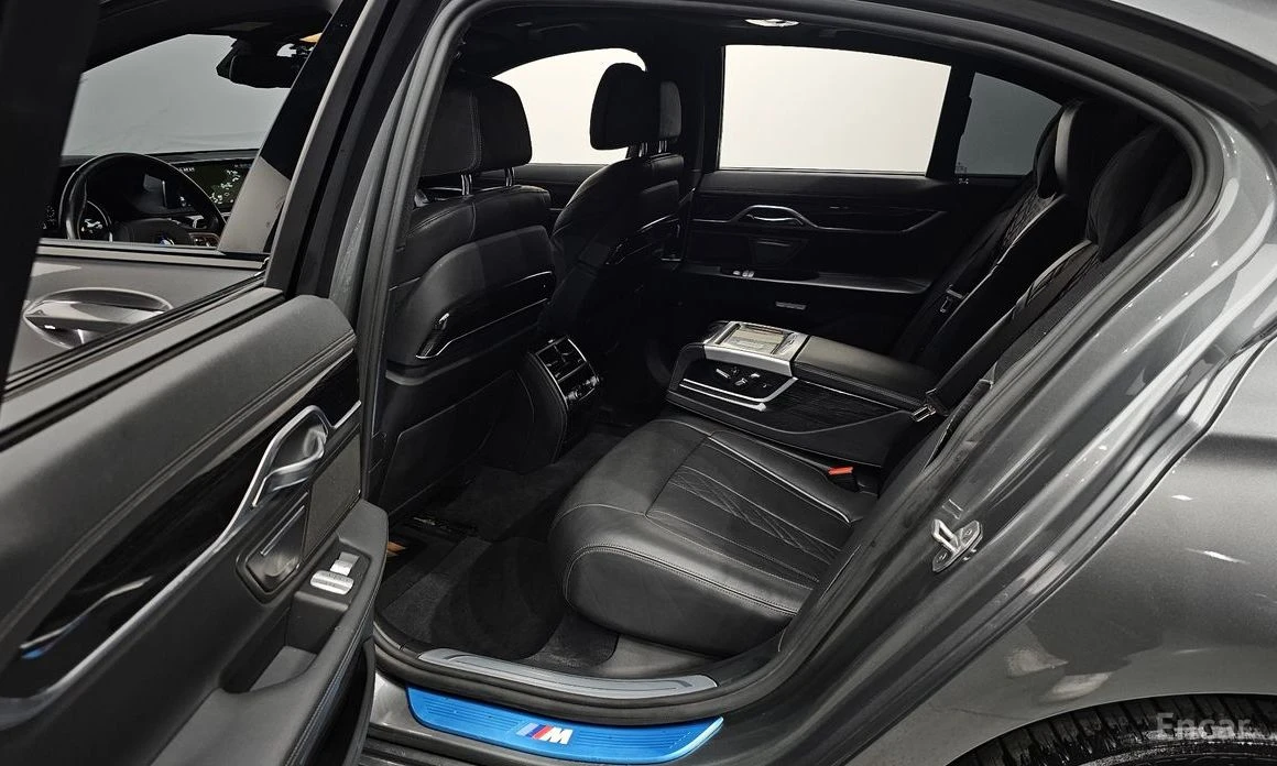 BMW 740 XDRIVE* МПАКЕТ* ШИБИДАХ* РЕКАРО* КАМЕРИ* 360* , снимка 11 - Автомобили и джипове - 54073063