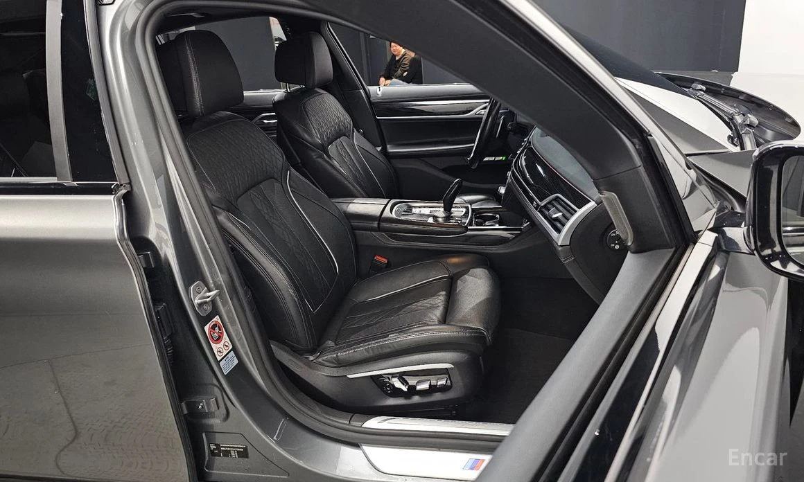 BMW 740 XDRIVE* МПАКЕТ* ШИБИДАХ* РЕКАРО* КАМЕРИ* 360* , снимка 10 - Автомобили и джипове - 54073063