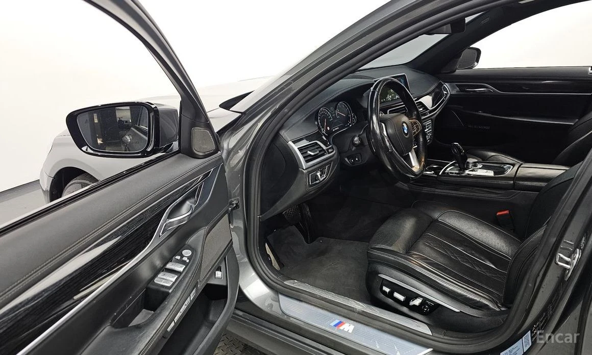 BMW 740 XDRIVE* МПАКЕТ* ШИБИДАХ* РЕКАРО* КАМЕРИ* 360* , снимка 9 - Автомобили и джипове - 54073063