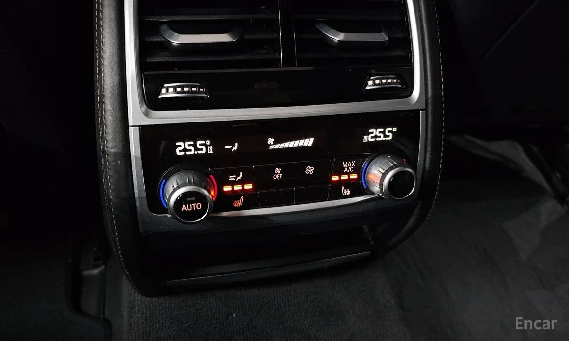 BMW 740 XDRIVE* МПАКЕТ* ШИБИДАХ* РЕКАРО* КАМЕРИ* 360* , снимка 14 - Автомобили и джипове - 54073063