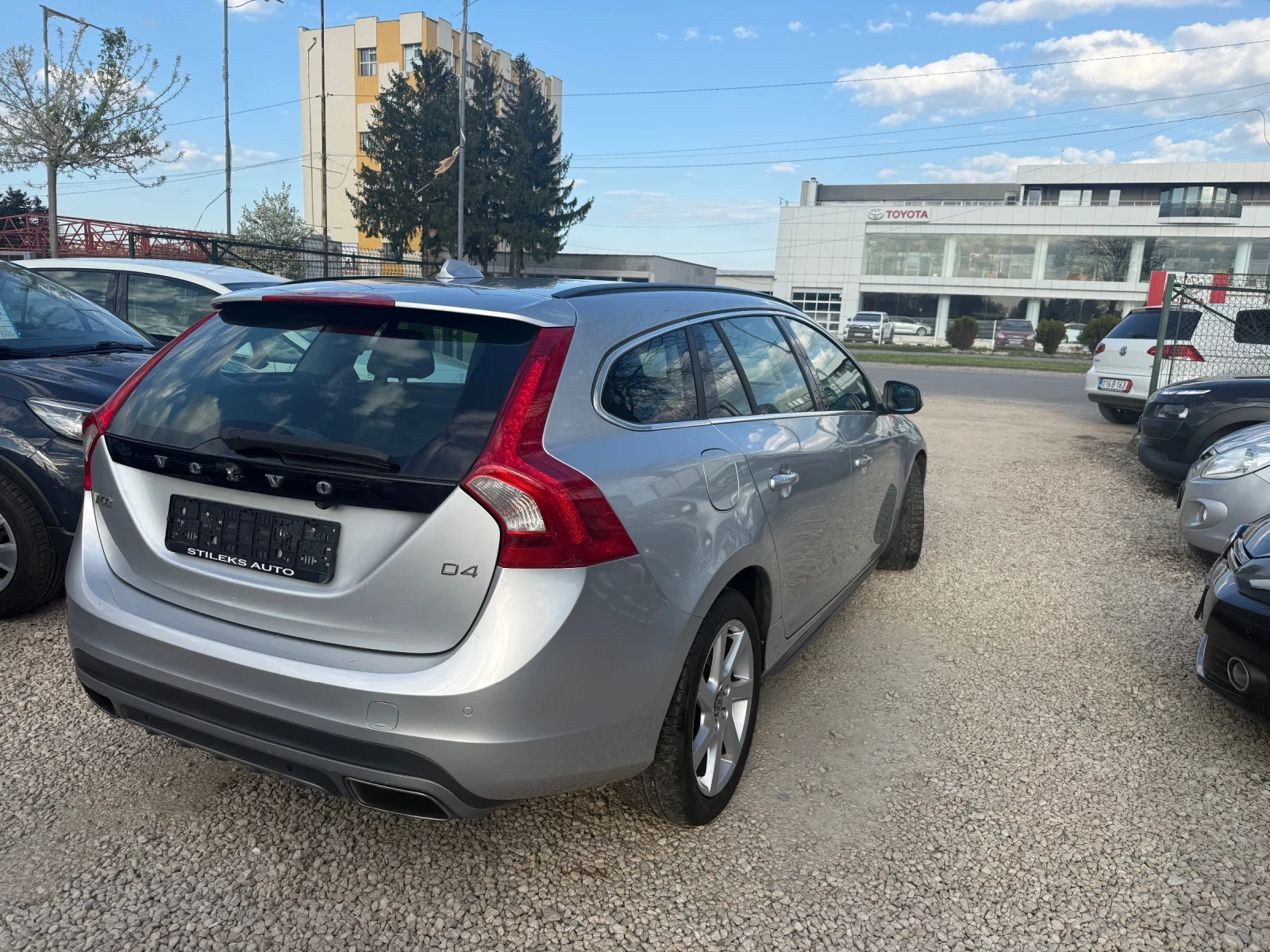 Volvo V60 ДИСТРОНИК-АВТОМАТИК, снимка 3 - Автомобили и джипове - 54347568