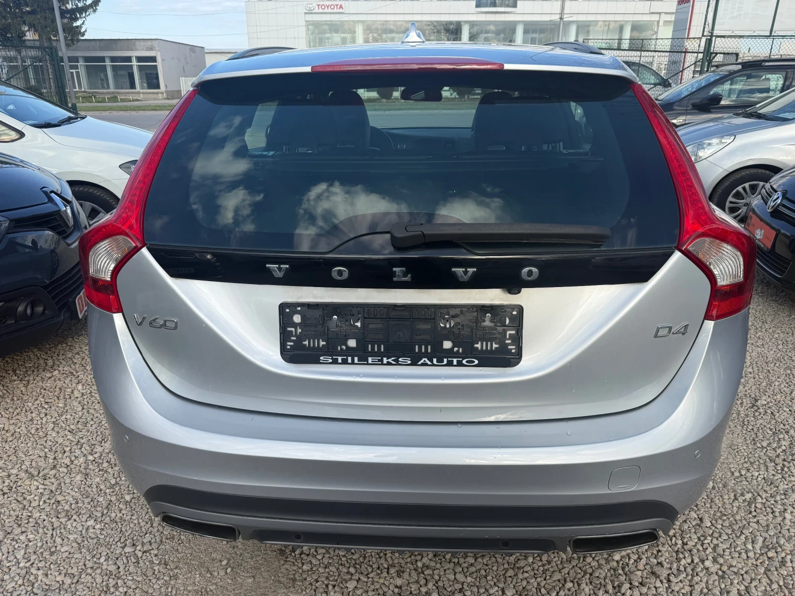 Volvo V60 ДИСТРОНИК-АВТОМАТИК, снимка 4 - Автомобили и джипове - 54347568
