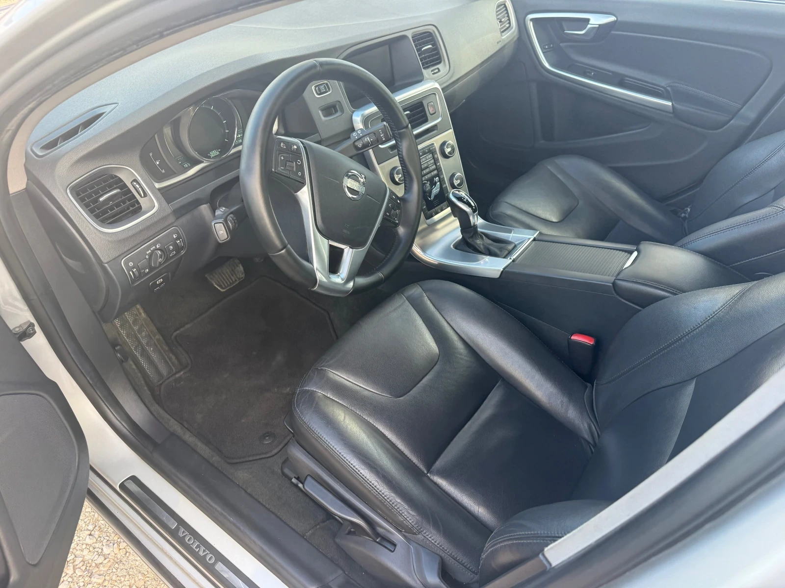 Volvo V60 ДИСТРОНИК-АВТОМАТИК, снимка 7 - Автомобили и джипове - 54347568