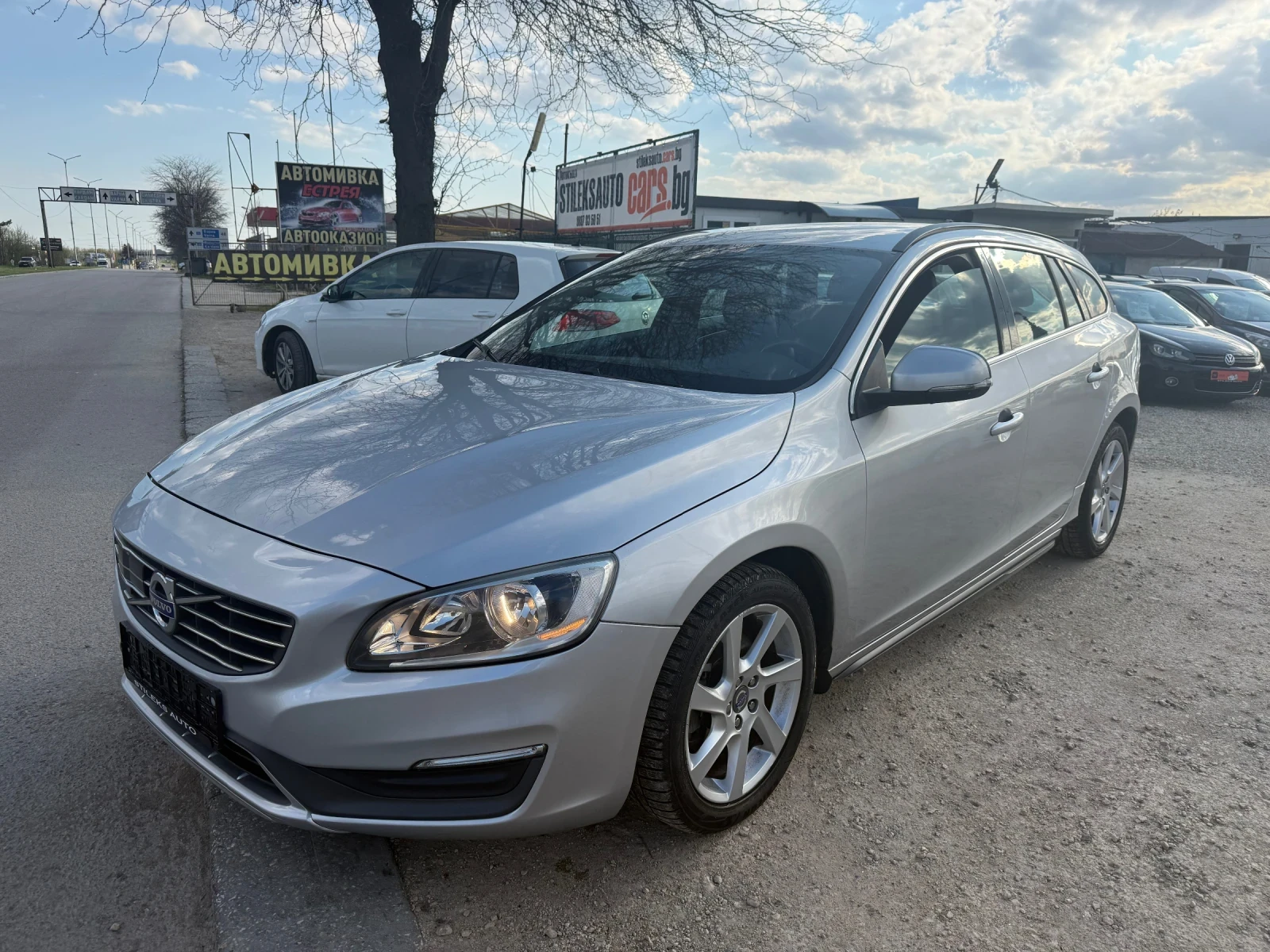 Volvo V60 ДИСТРОНИК-АВТОМАТИК, снимка 2 - Автомобили и джипове - 54347568