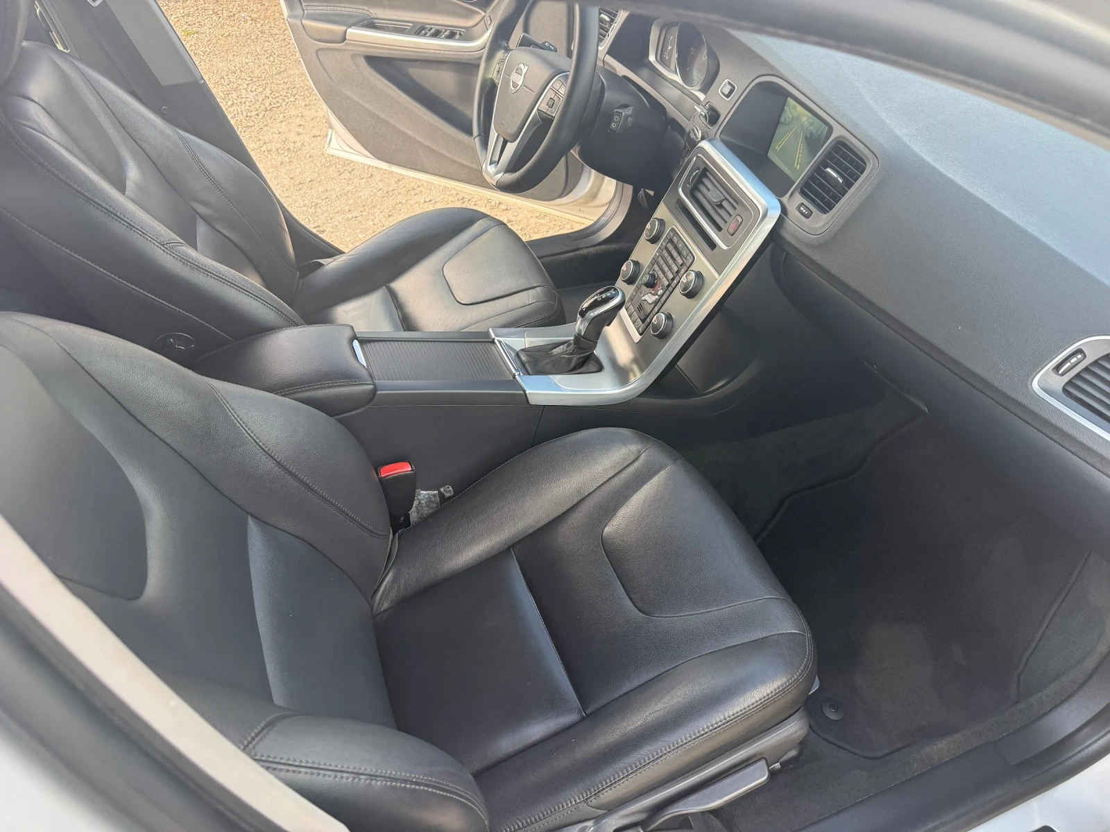 Volvo V60 ДИСТРОНИК-АВТОМАТИК, снимка 10 - Автомобили и джипове - 54347568