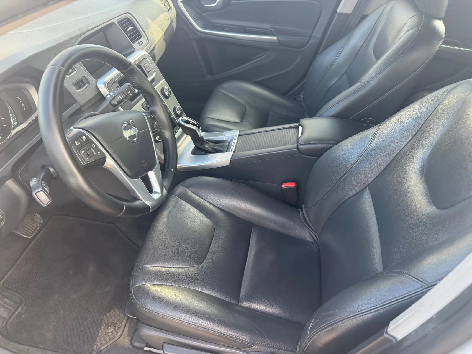 Volvo V60 ДИСТРОНИК-АВТОМАТИК, снимка 9 - Автомобили и джипове - 54347568