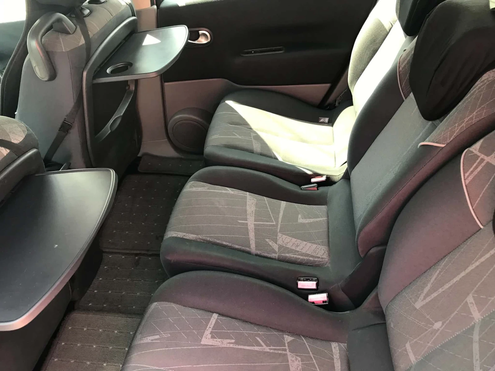 Renault Scenic, снимка 11 - Автомобили и джипове - 55346737