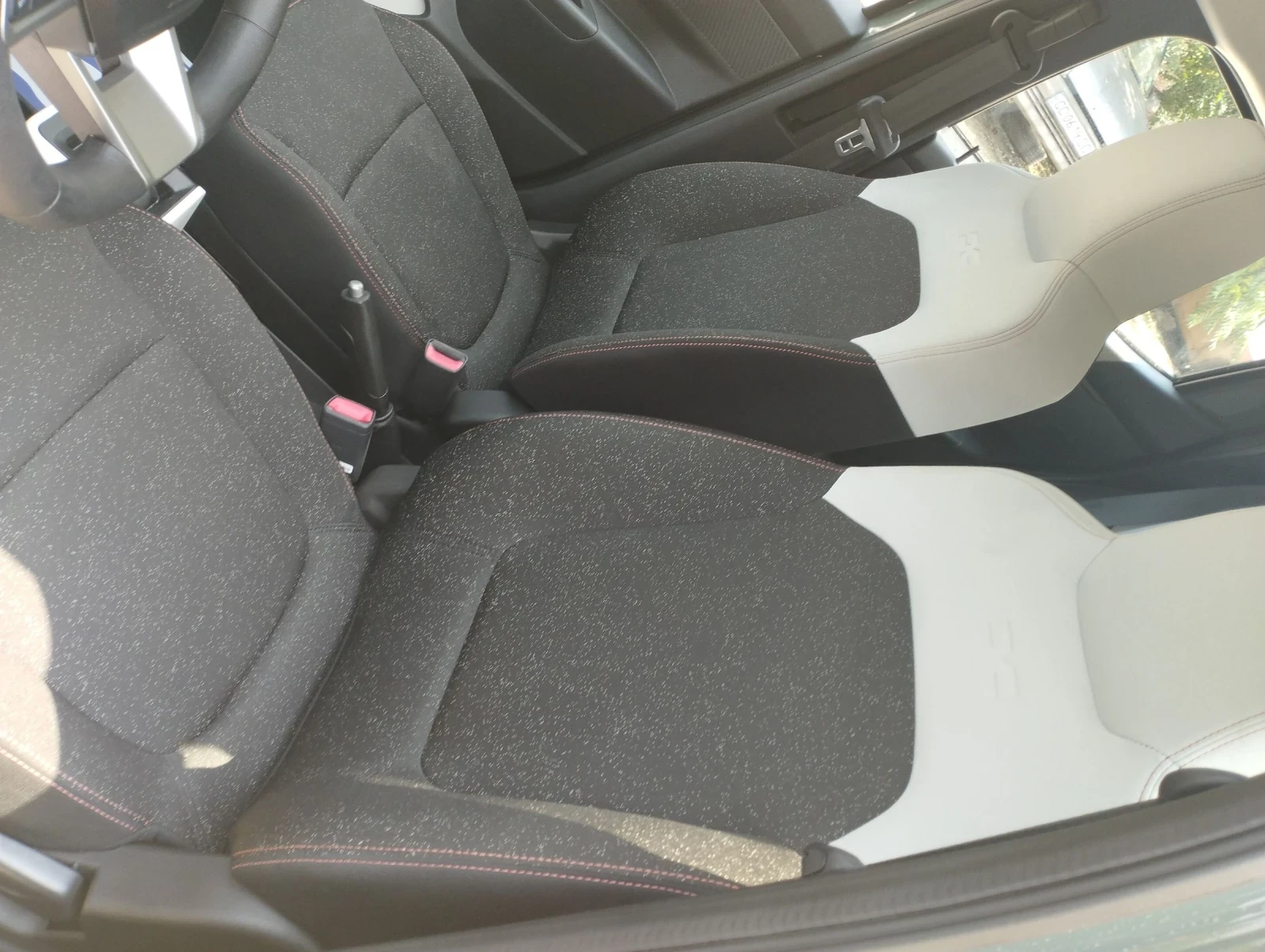 Dacia Spring, снимка 9 - Автомобили и джипове - 55364405