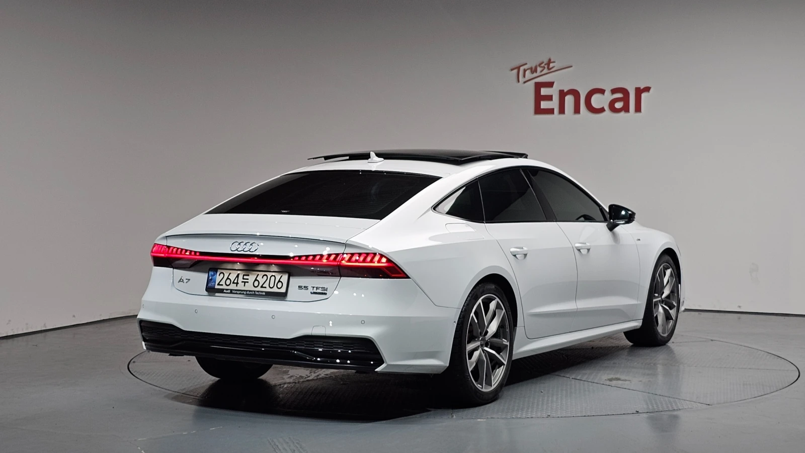 Audi A7 * ДИСТРОНИК * 2 КЛЮЧА * ОБДУХВАНЕ * 360 * МАСАЖИ, снимка 3 - Автомобили и джипове - 55392721