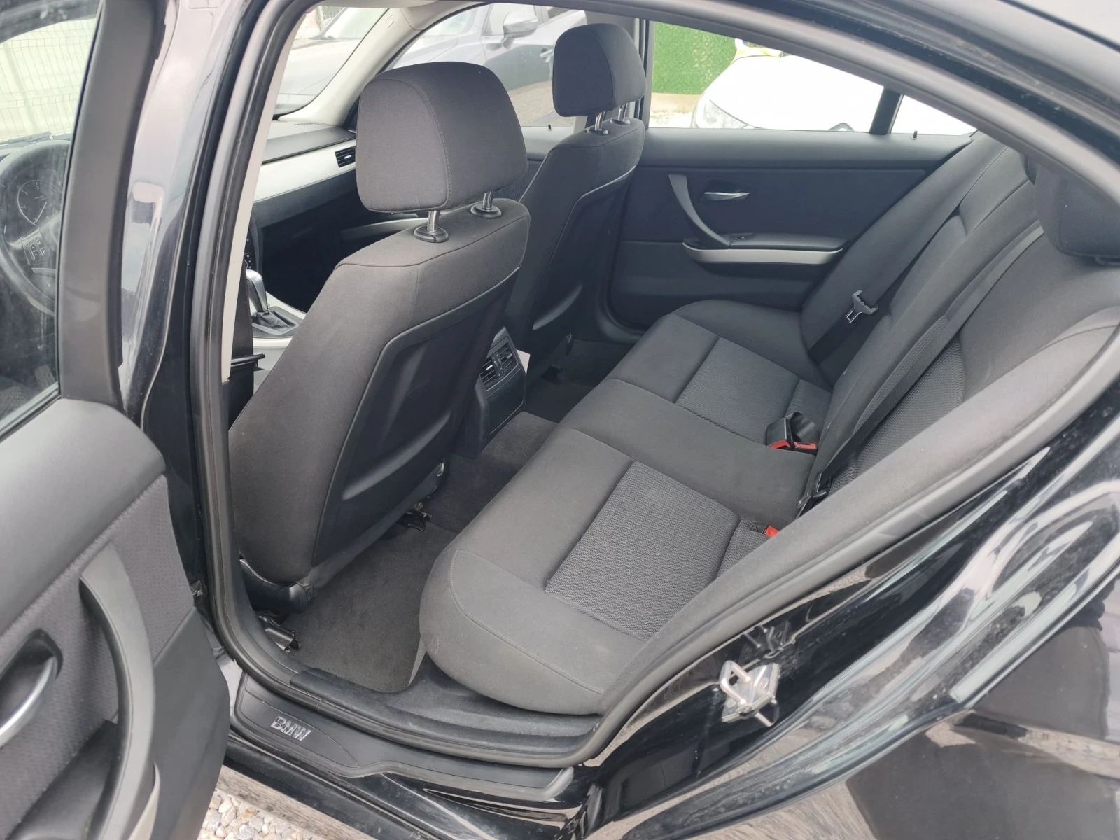 BMW 320 2.0 D, снимка 10 - Автомобили и джипове - 56463208