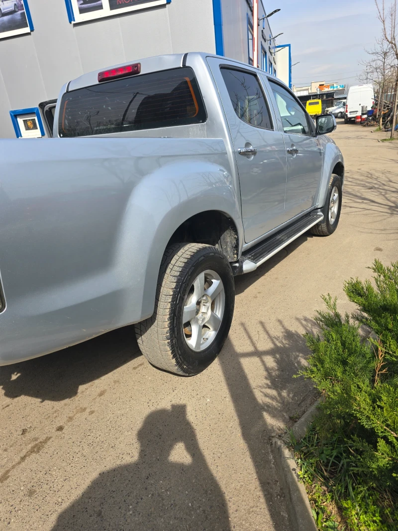 Isuzu D-max 2, 5 bi turbo, снимка 6 - Автомобили и джипове - 49596135