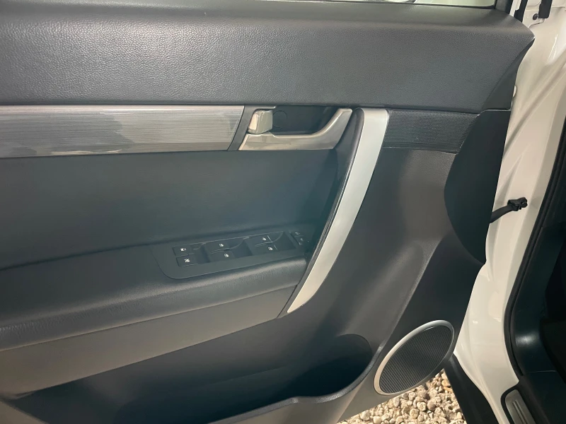 Chevrolet Captiva 2.0VCDI-6+ 1м.-4x4-КСЕНОН-NAVI-КАМЕРА-КОЖА С ПОДГР, снимка 9 - Автомобили и джипове - 52257954