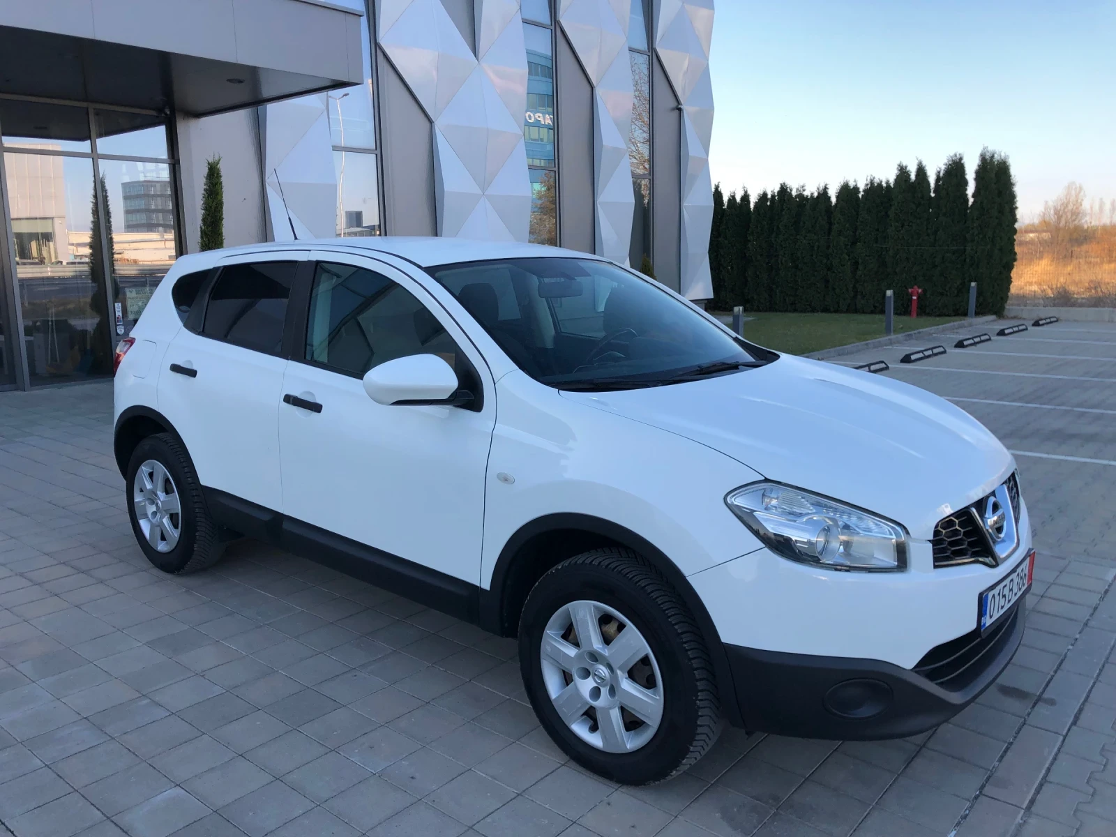 Nissan Qashqai 1.5dci Pure drive 110к.с. Нови гуми Перфектен!!! - изображение 8