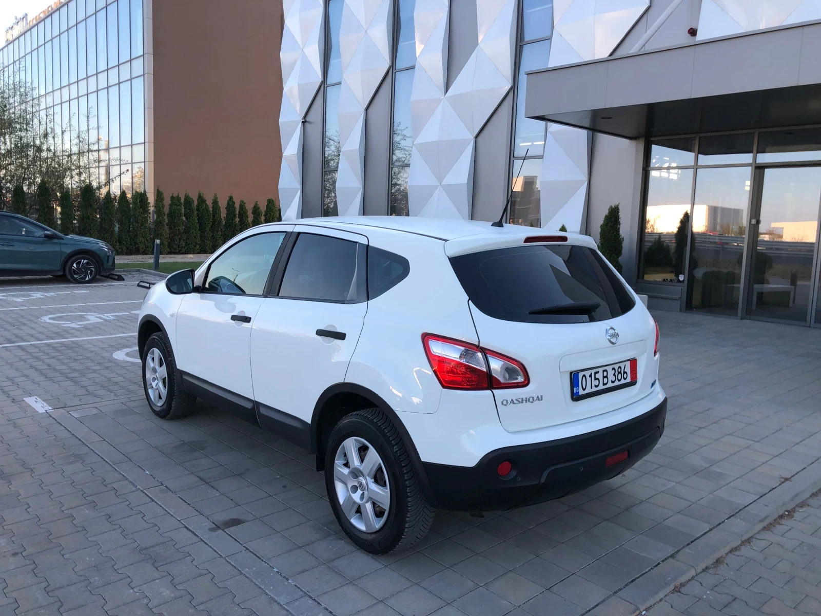 Nissan Qashqai 1.5dci Pure drive 110к.с. Нови гуми Перфектен!!! - изображение 6