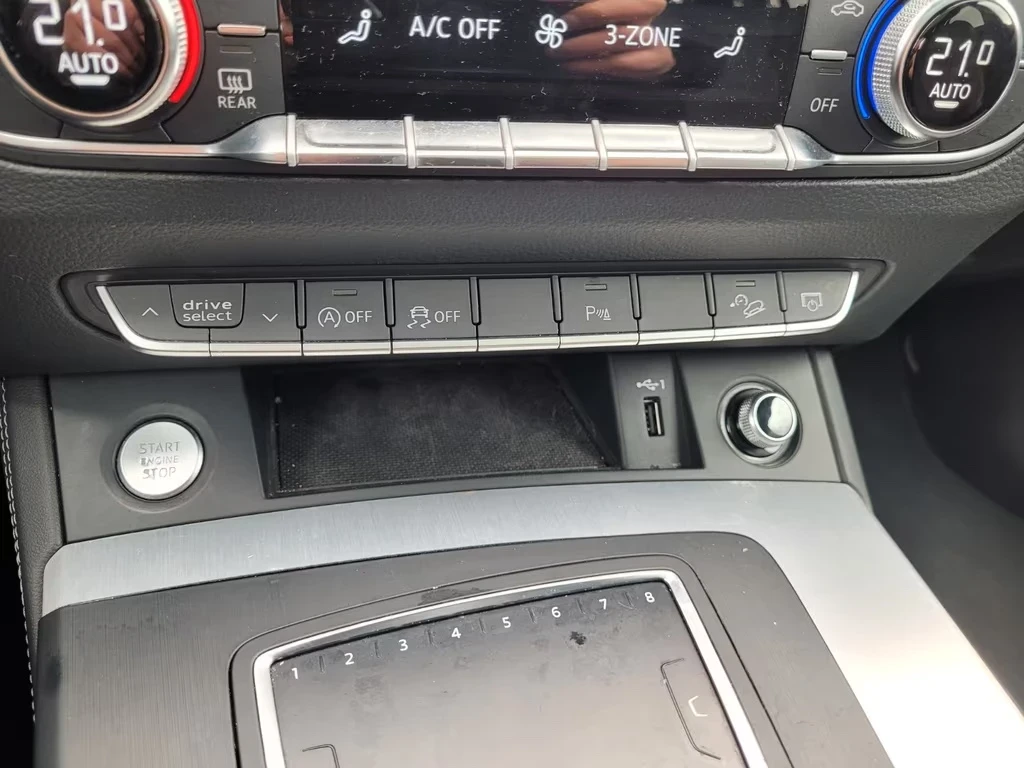 Audi Q5 40 TDI quattro sport 190ps, снимка 9 - Автомобили и джипове - 53894357