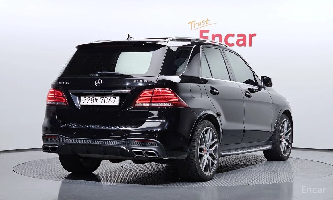 Mercedes-Benz GLE 63 S AMG 4MATIC* HARMAN/KARDON* 360 CAM* ПАНО* 3X TV* ОБДУХ, снимка 4 - Автомобили и джипове - 53973408