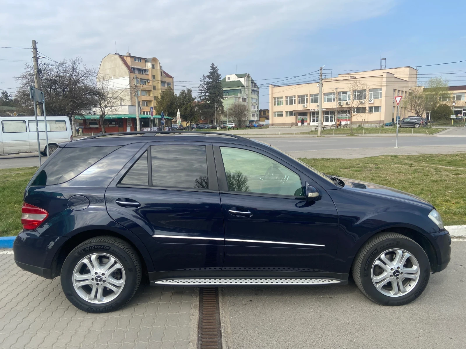 Mercedes-Benz ML 320, снимка 6 - Автомобили и джипове - 53980497
