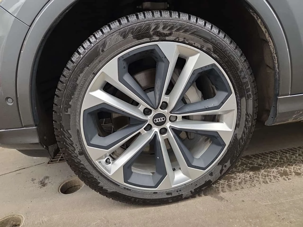 Audi Q7 * 360 КАМЕРА* ОБДУХВАНЕ* 2 ЧИФТА ГУМИ* 2 КЛЮЧА* , снимка 7 - Автомобили и джипове - 54739407