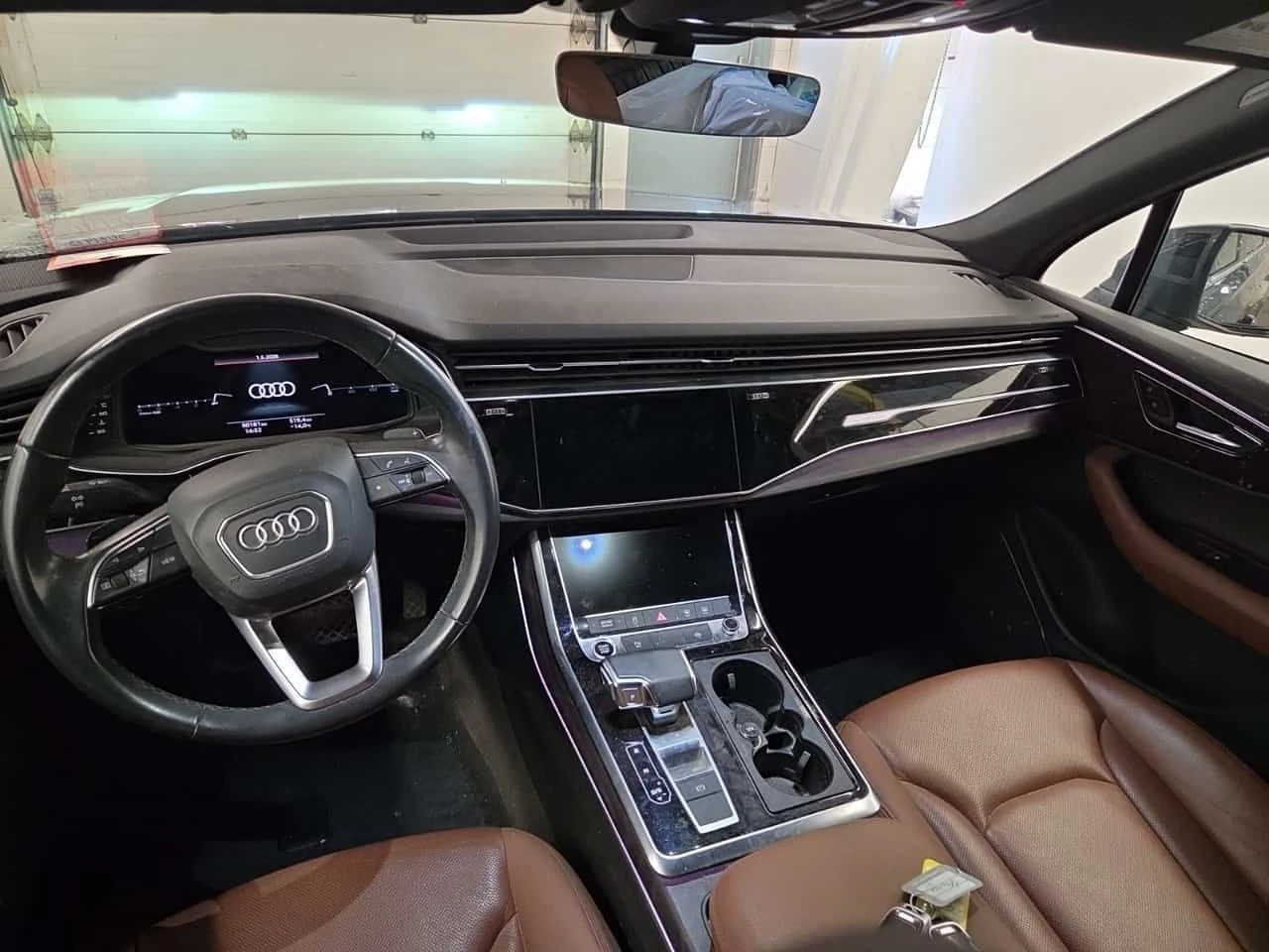 Audi Q7 * 360 КАМЕРА* ОБДУХВАНЕ* 2 ЧИФТА ГУМИ* 2 КЛЮЧА* , снимка 11 - Автомобили и джипове - 54739407